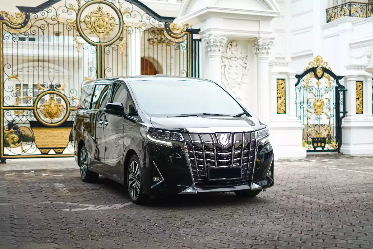 Toyota Alphard 峇里島專車連司機包車服務